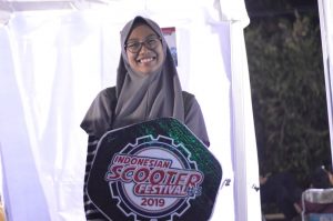 Ucha Maftuchah Nugrahaini Pemenang Vespa Darling 90 S dalam Lucky Draw ISF 2019