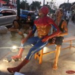 Spiderman minta kerokan Punakawan di Titik 0 Kilometer dalam Pameran Patung Jogja Street Sculpture Project