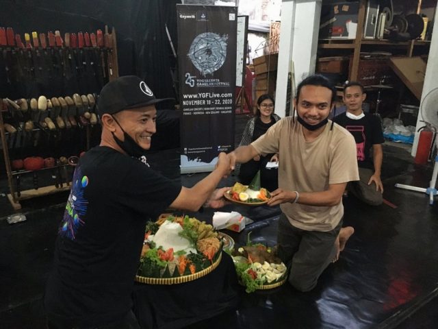 Pemotongan Tumpeng 25th Yogyakarta Gamelan Festival