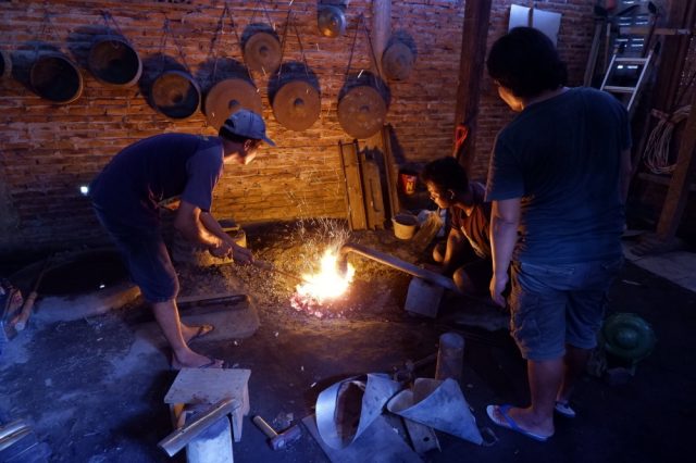 Penelusuran Jejak Gamelan Tim Riset FKY 2021 Temukan Sebab Ketiadaan Penerus Besalen Gamelan Perunggu Jogja | Pic oleh_ Resa Setodewo