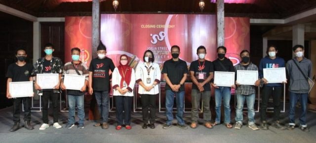 JSSP 4 - foto bersama 8 perwakilan seniman