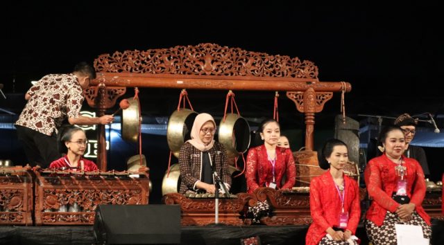 Penambuhan Gamelan Bersama Oleh KPH. Purbodiningrat, Kepala Disbud DIY & Program Director YGF